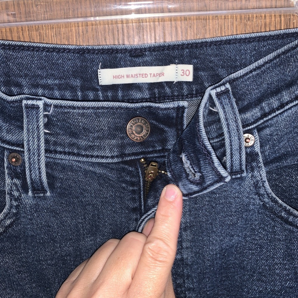 Women's Levi's High Waist Taper Size 30 Denim Stretchy Jeans Curvy Jeans Skinny - Picture 6 of 8
